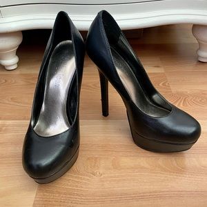 Cathy Jean Black Platform Pump Heels Women’s Size 8